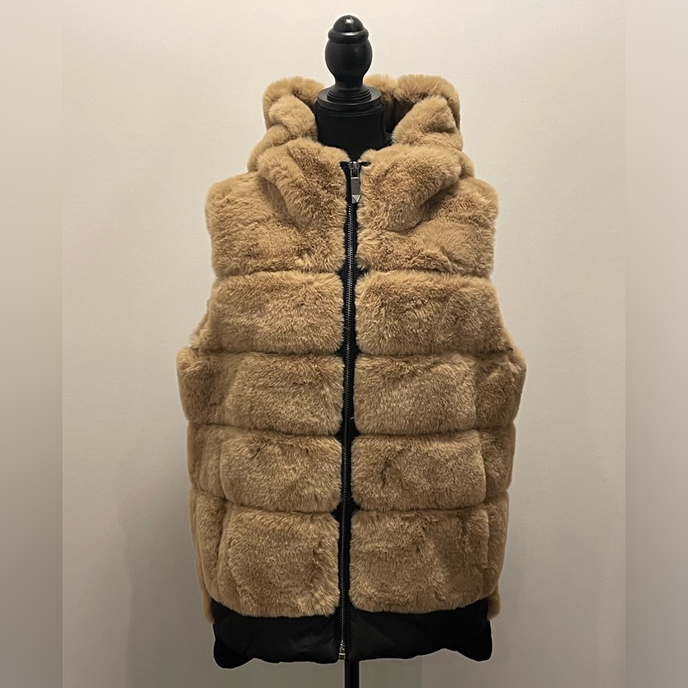 NWT Belle Fare Faux Fur Sleeveless Vest